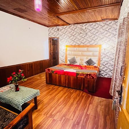Hotel Chetna Manāli Екстериор снимка