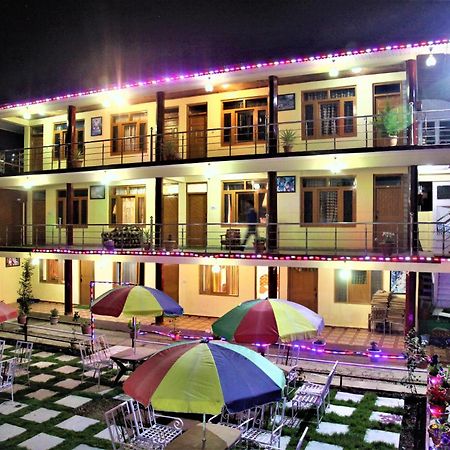 Hotel Chetna Manāli Екстериор снимка