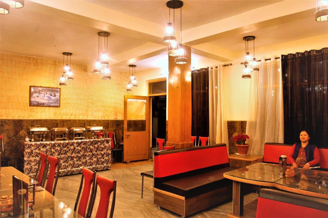 Hotel Chetna Manāli Екстериор снимка