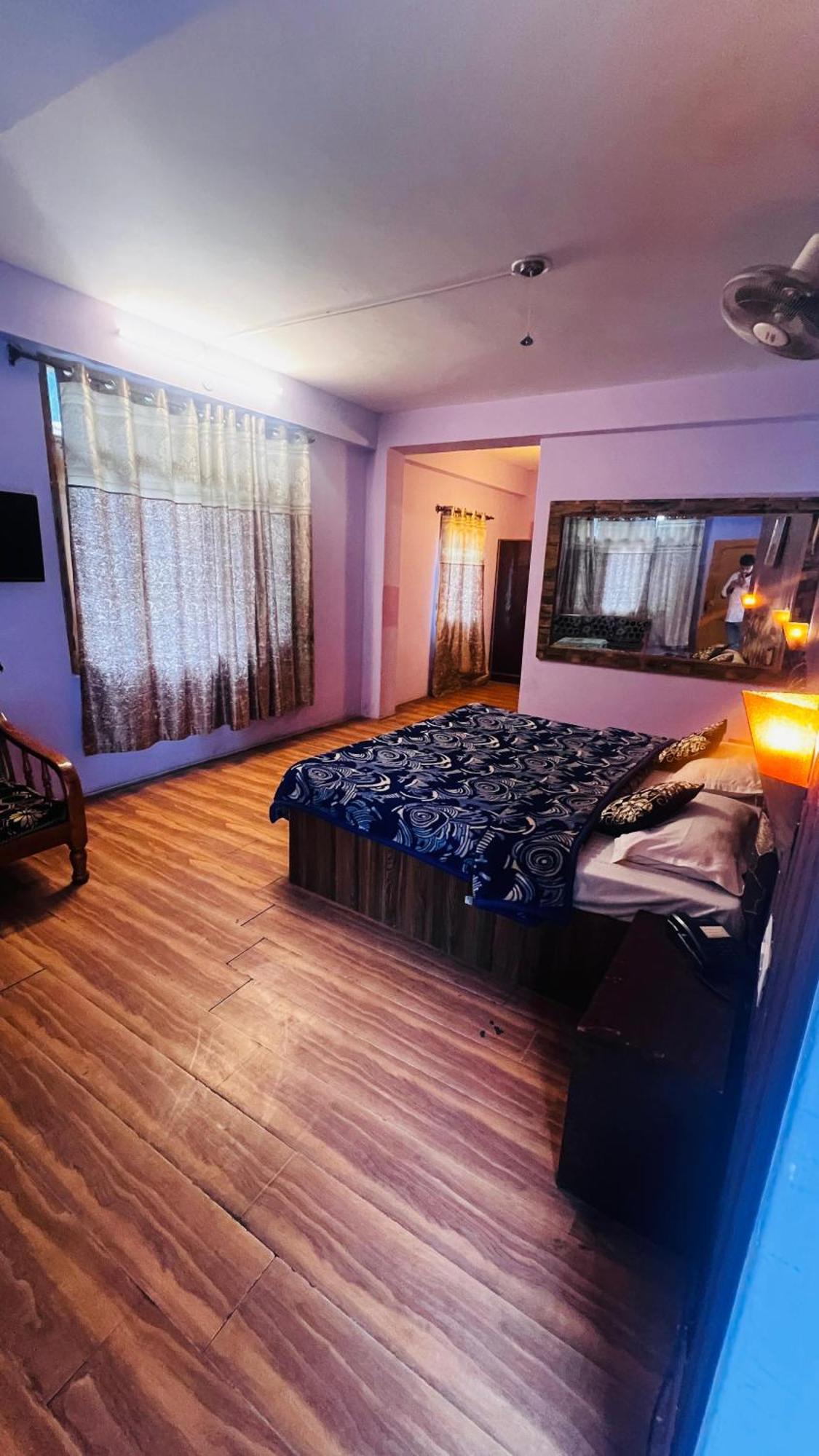 Hotel Chetna Manāli Екстериор снимка