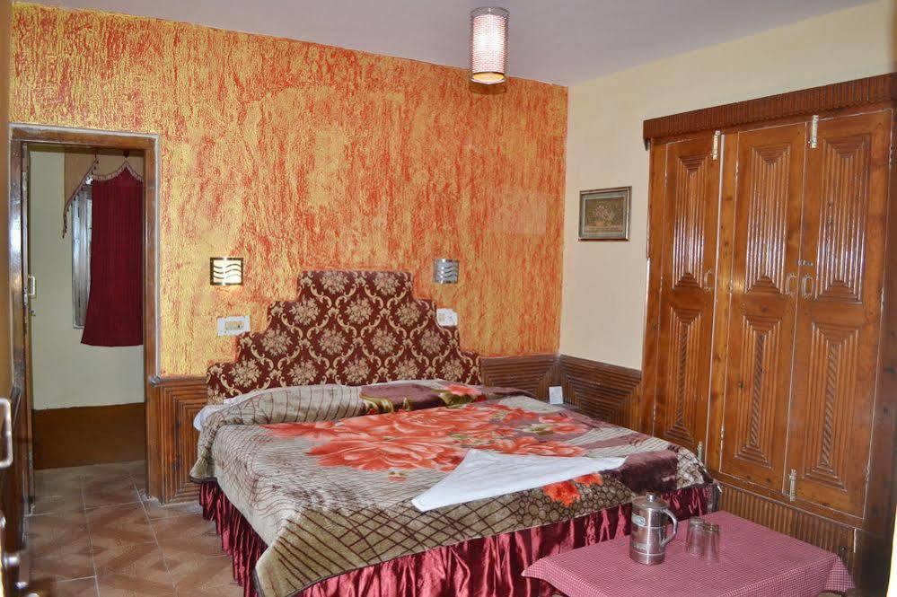 Hotel Chetna Manāli Екстериор снимка
