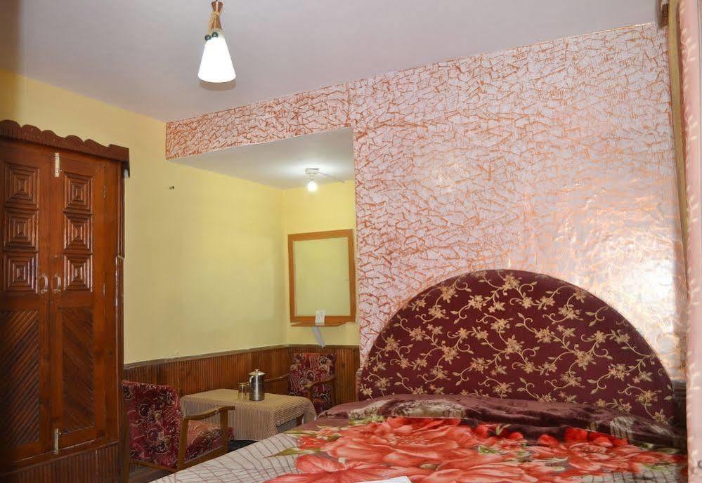 Hotel Chetna Manāli Екстериор снимка