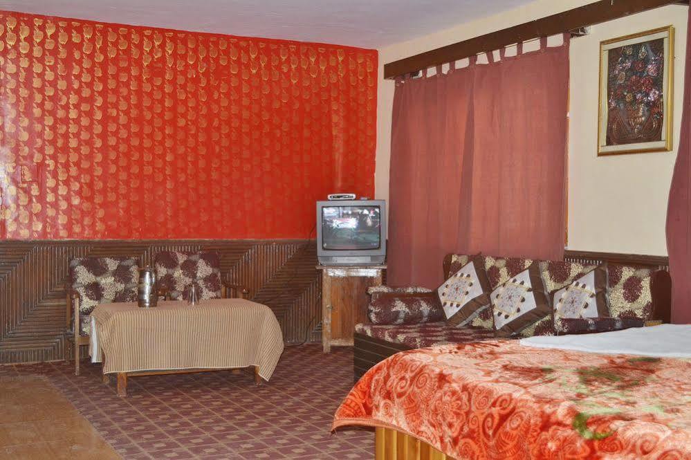 Hotel Chetna Manāli Екстериор снимка