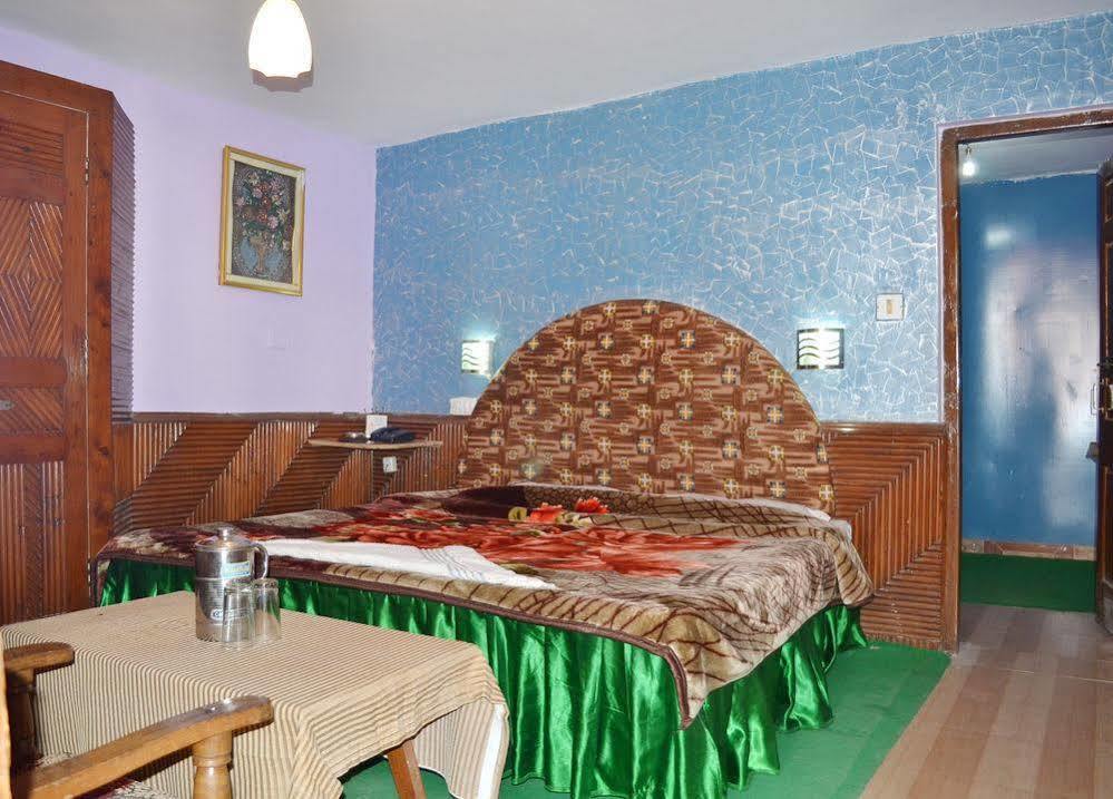 Hotel Chetna Manāli Екстериор снимка