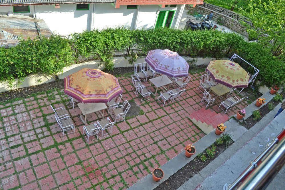 Hotel Chetna Manāli Екстериор снимка