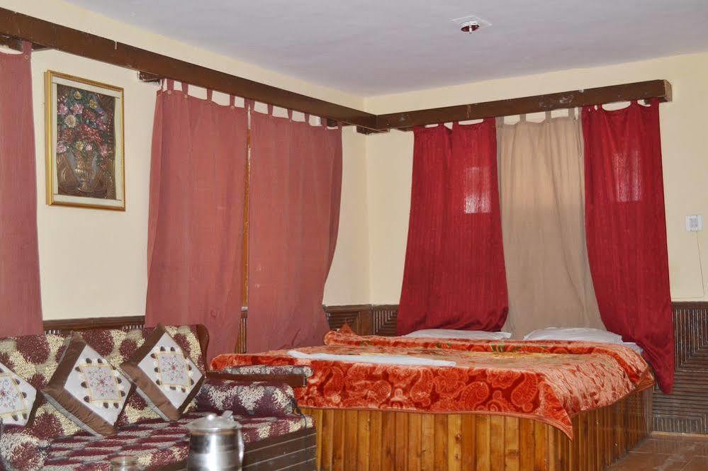 Hotel Chetna Manāli Екстериор снимка