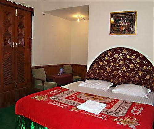 Hotel Chetna Manāli Екстериор снимка