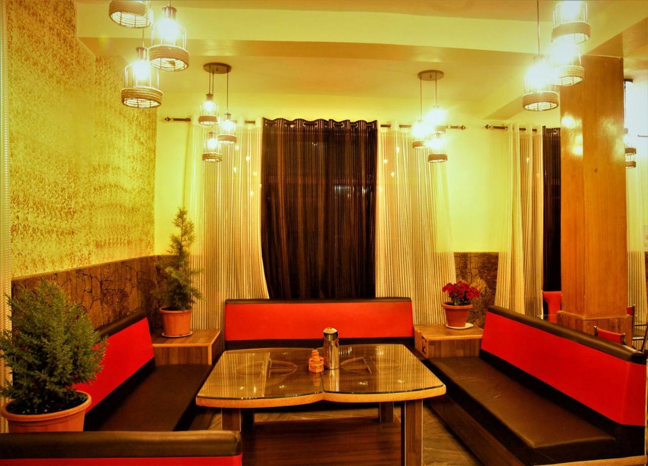 Hotel Chetna Manāli Екстериор снимка