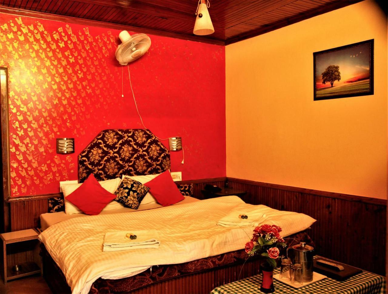 Hotel Chetna Manāli Екстериор снимка