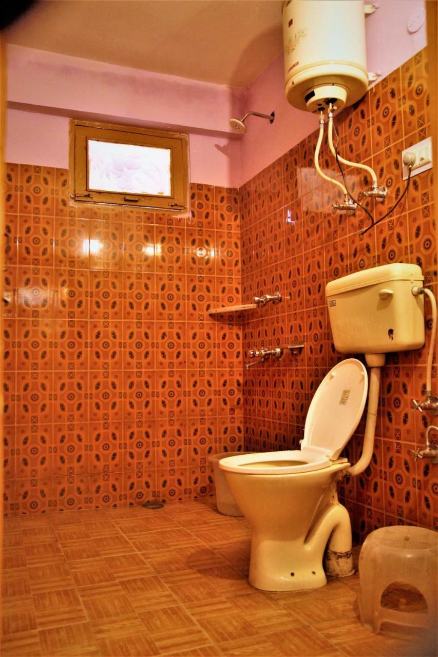 Hotel Chetna Manāli Екстериор снимка
