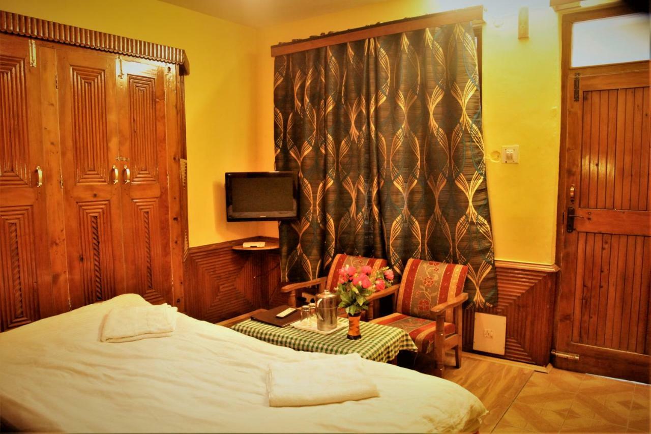 Hotel Chetna Manāli Екстериор снимка