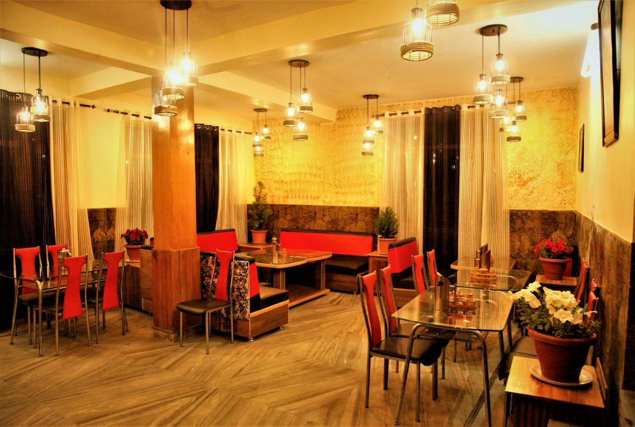 Hotel Chetna Manāli Екстериор снимка