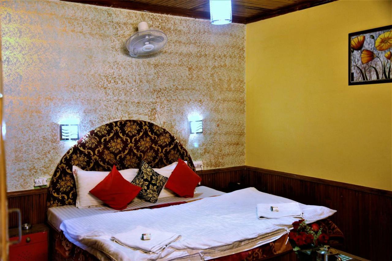Hotel Chetna Manāli Екстериор снимка